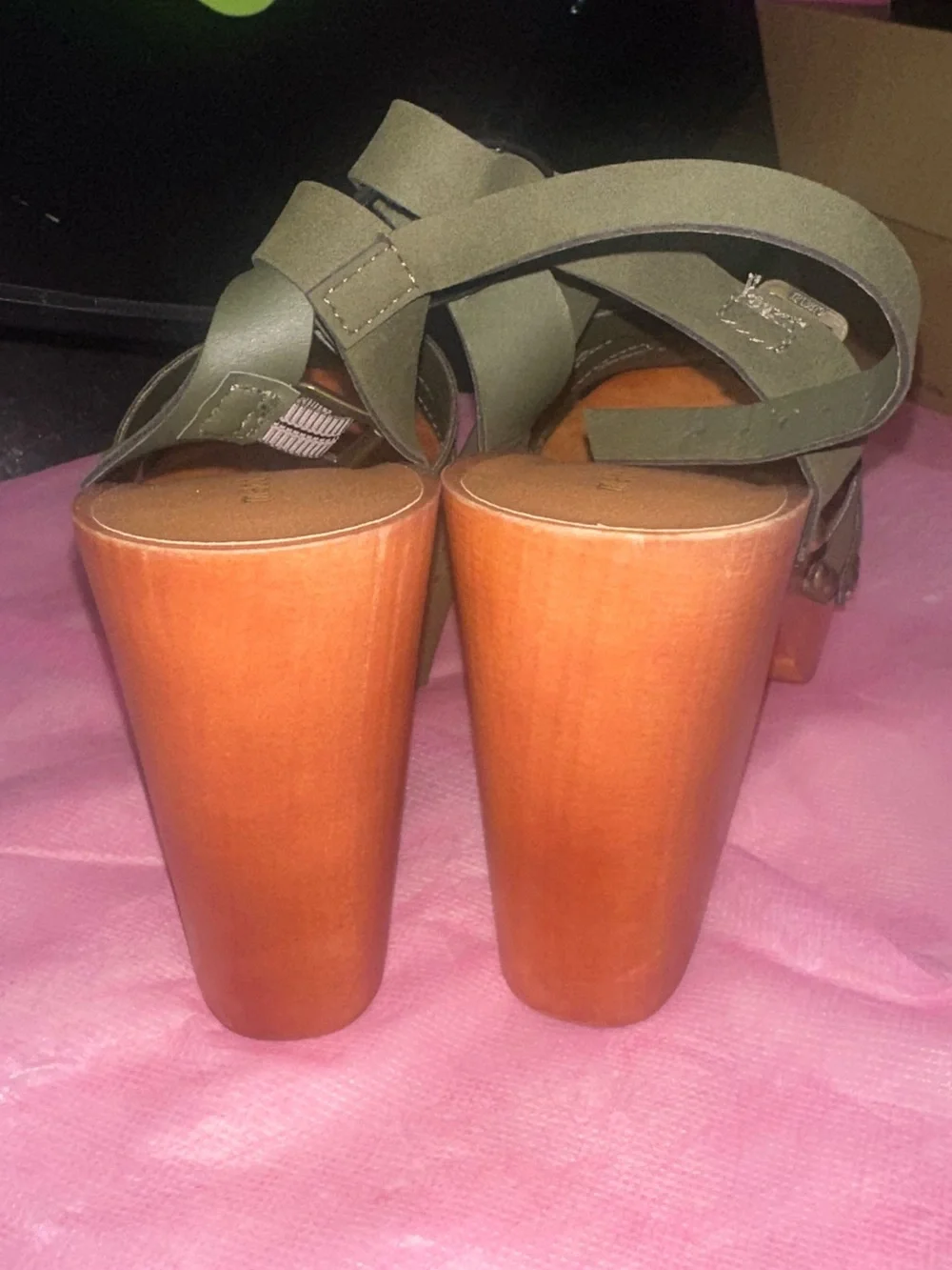 Madden Girl Olive Green Platform Block Heel Sandals Size 9